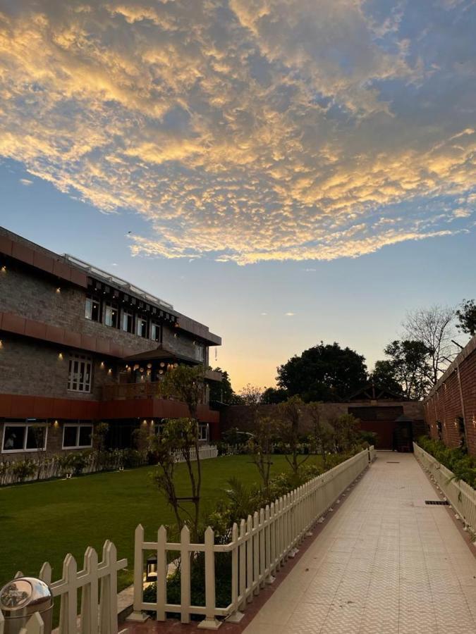 Yashmay Villa Club & Resort Gonda Exterior foto